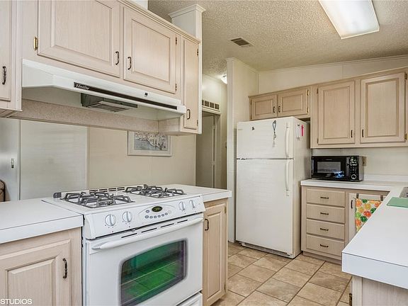 3rd image of 117 Dolphin Dr S