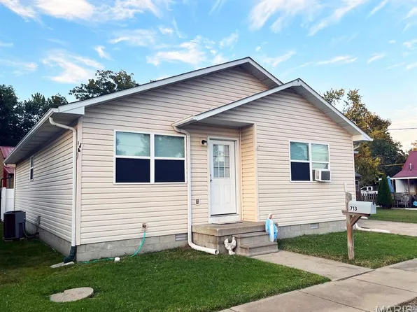 713 E South Main St, Dexter, MO 63841