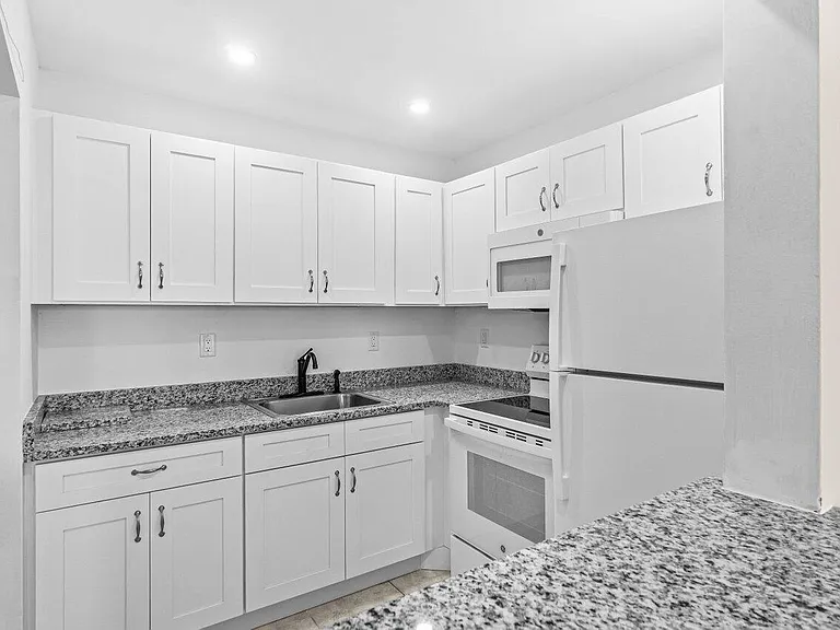 52 Kingswood E #C — Photo 8