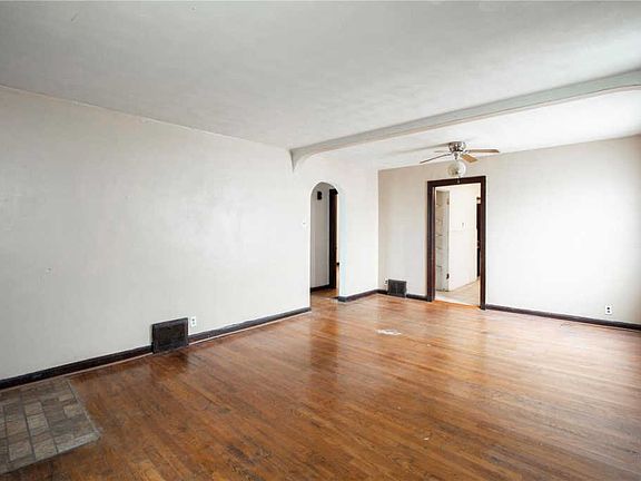 3rd image of 8759 North Broadway