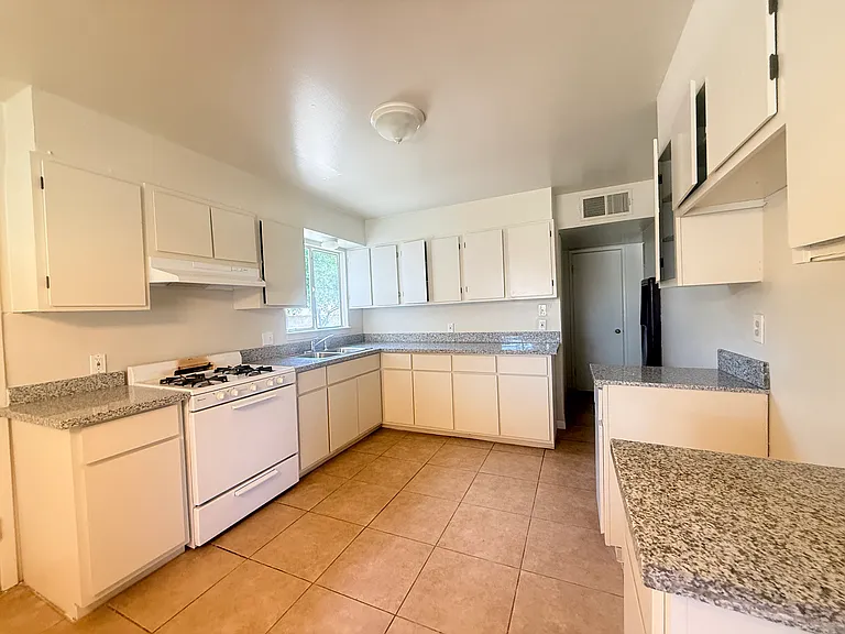 4641 N Fresno St — Photo 14