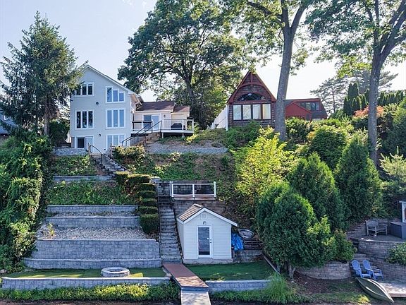 4th image of 118 Berkshire Ave