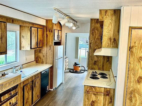 3rd image of 791 W Elliott Court