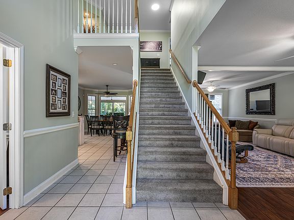5th image of 216 Holly Ln