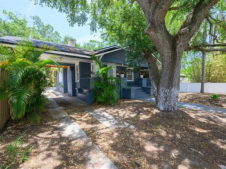 902 W Columbus Dr — Photo 3