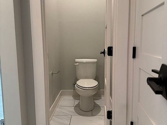 5th image of 805B Bradford Ave #101