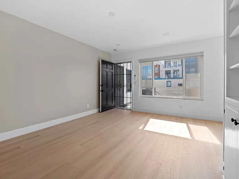 3983 Iowa St — Photo 12
