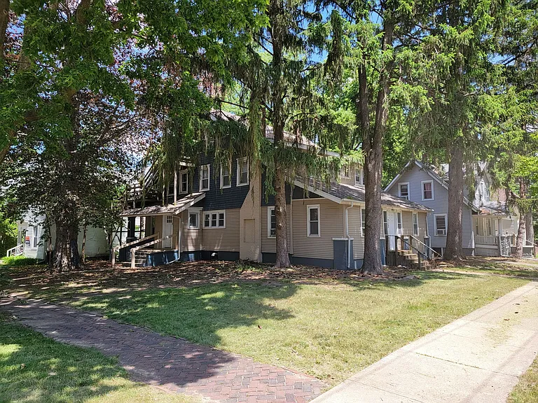 712 W Illinois St — Photo 1