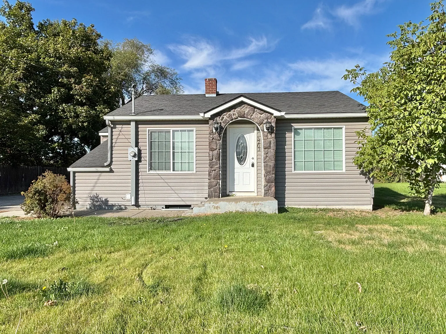 2 bed, 868 sqft, $1,695 — Photo 1