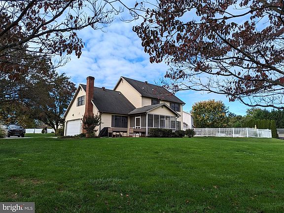 3rd image of 35 Glenwood Dr