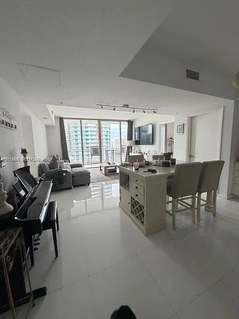 92 SW 3rd St #2004