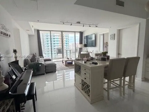 92 SW 3rd St, Miami, FL