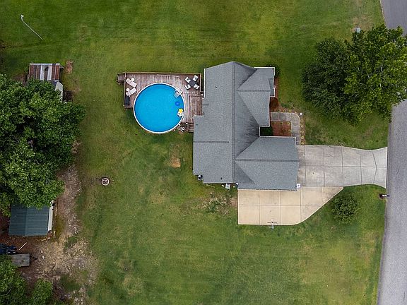4th image of 210 Barley Dr