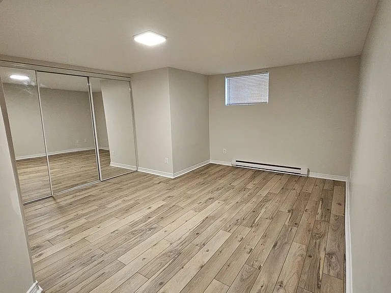 300 Princess Ave — Photo 23