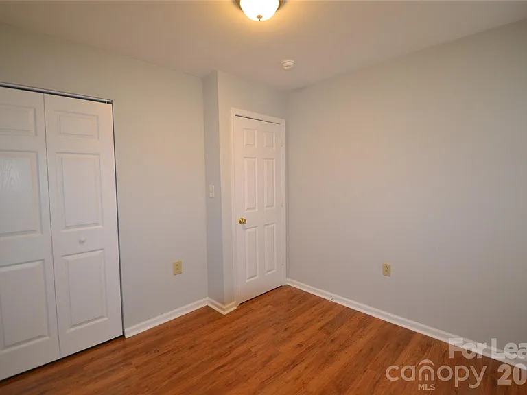 924 Junius St — Photo 22
