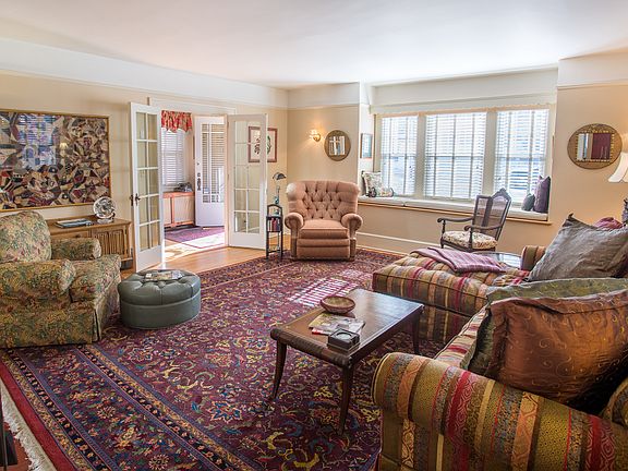 4th image of 130 Oneida Ave