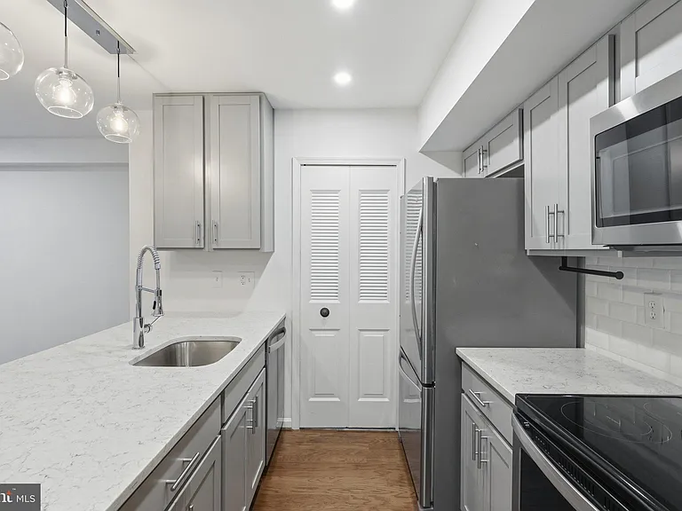 1029 N Stuart St #216 — Photo 12