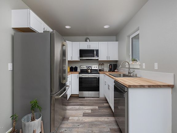 5th image of 702 SE Reef Ave