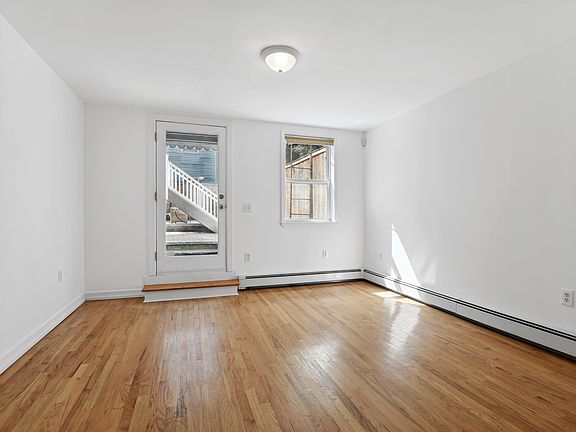 3rd image of 113 Sussex St