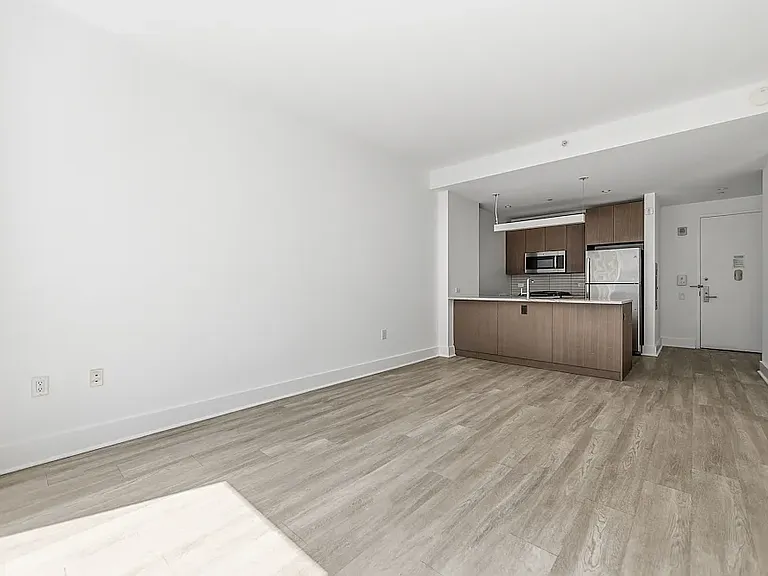 86 Fleet Pl #19P — Photo 4