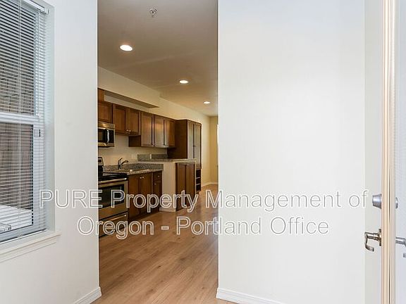 5th image of 5490 SE Milwaukie Ave APT 105