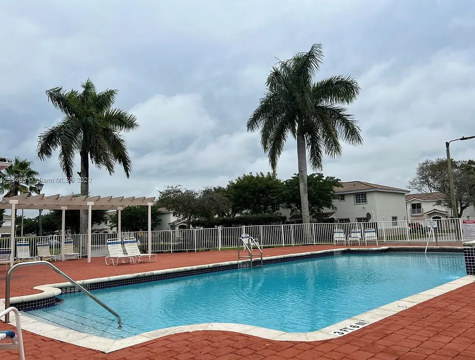 3 bed, 1657 sqft, $2,500 — Photo 4