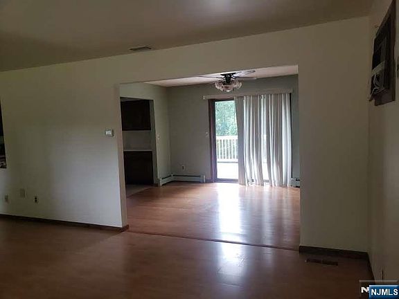 5th image of 209 Macopin Rd