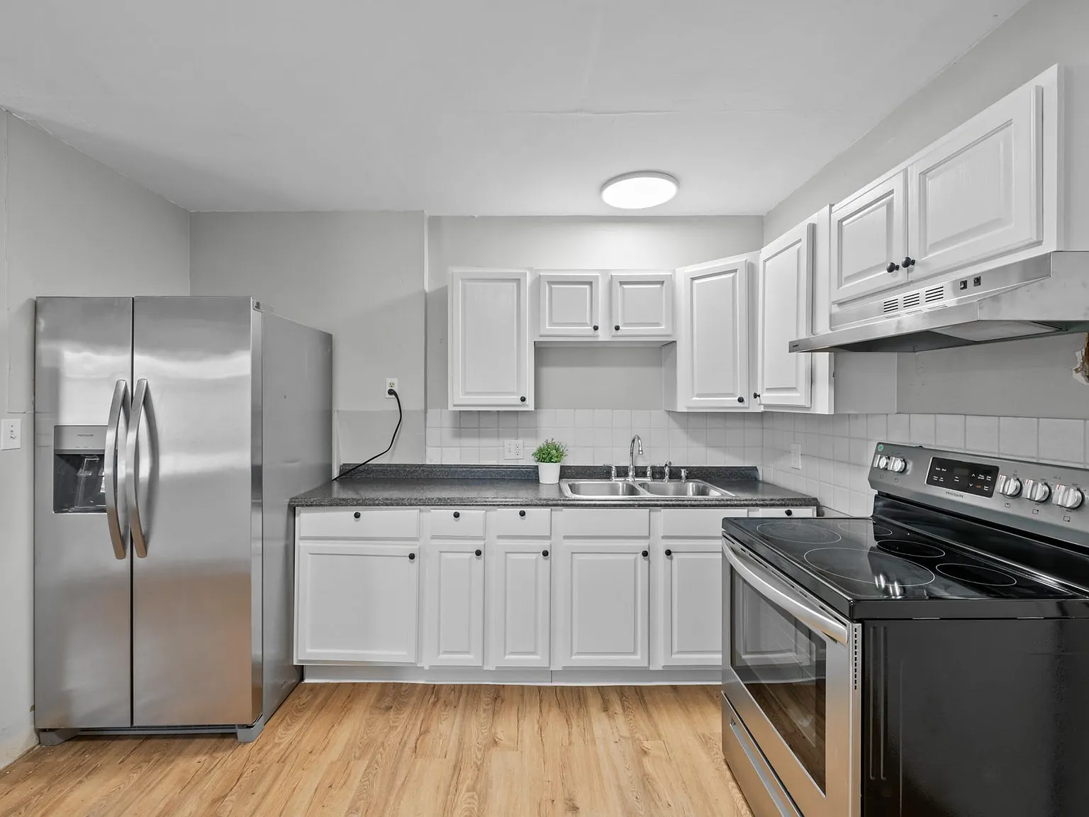 4570 W Center Ave — Photo 4