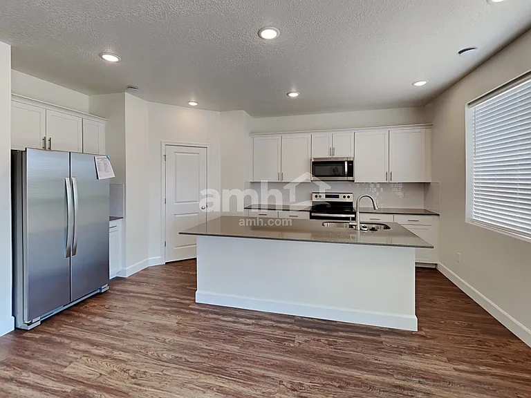 288 N Allen Ln — Photo 4