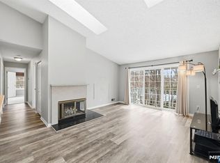 130 Raintree Ln, Mahwah, NJ 07430