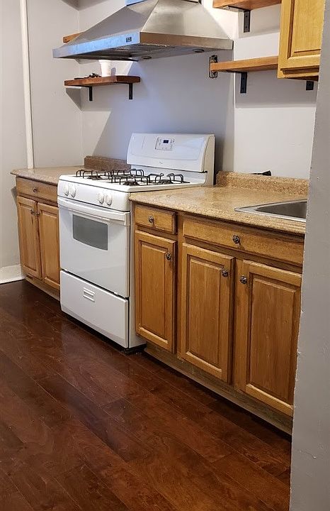 2nd image of 84 South St #3