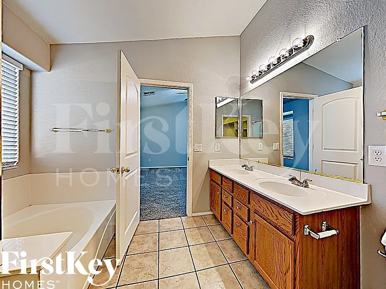 12405 W Montebello Ave — Photo 11