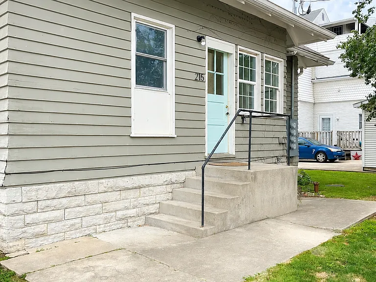 215 E Franklin St #215 — Photo 7
