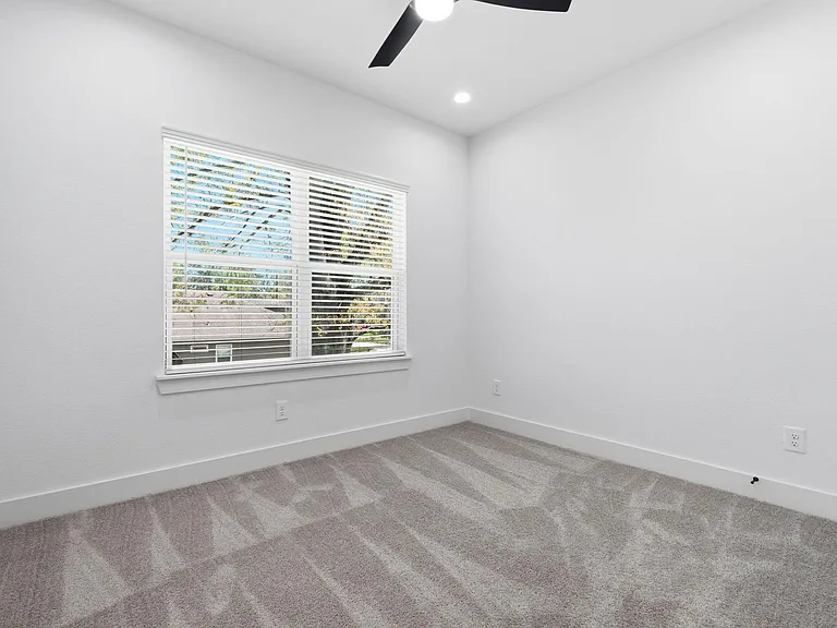 8805 Parkway Dr — Photo 19