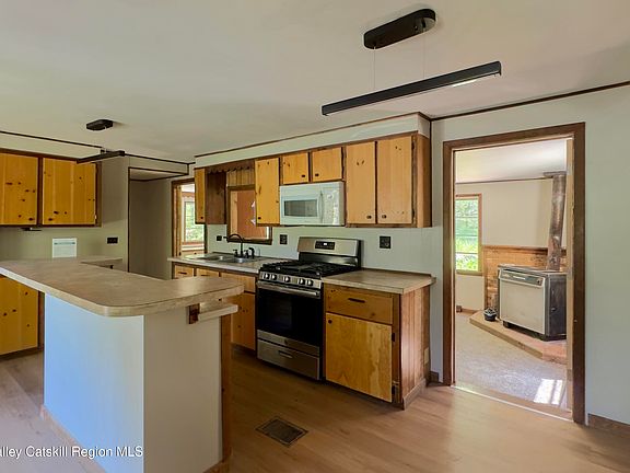 5th image of 1072 Honey Hollow Road