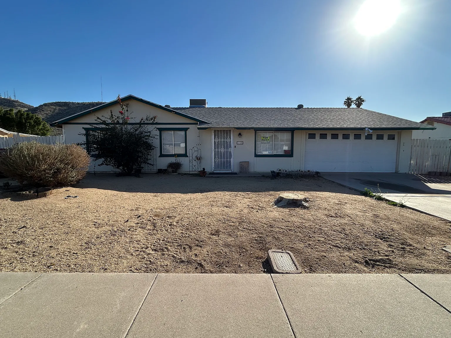 1715 W Pershing Ave — Photo 1