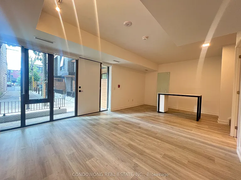 28 Eastern Ave #Townhouse 110 — Photo 3