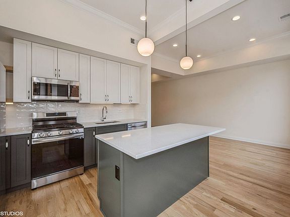 5th image of 901 W Armitage Ave #2