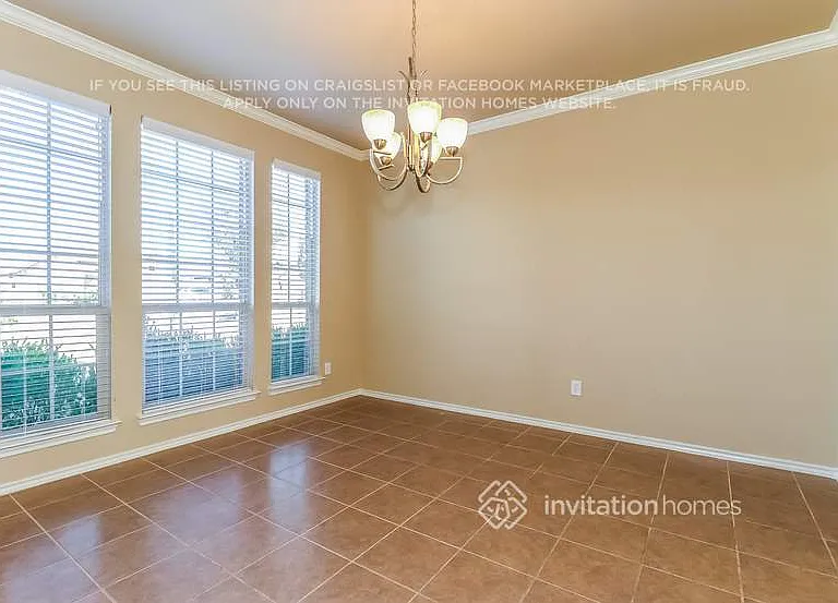 2245 Whitney Dr — Photo 3