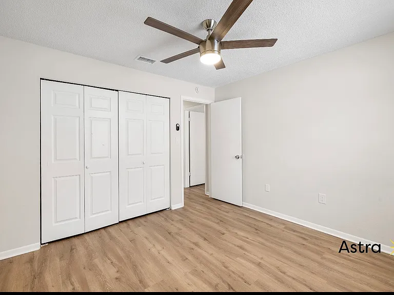 200 Westwood Ter N #160 — Photo 5