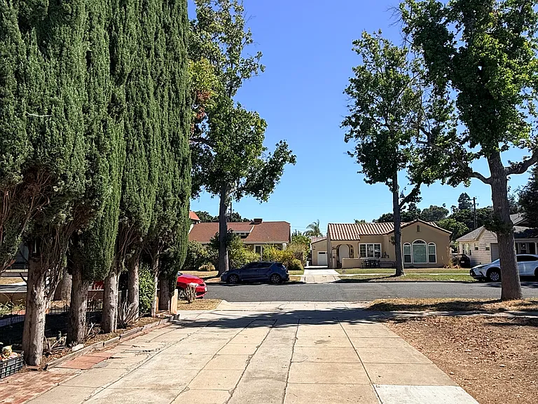 driveway to the street
