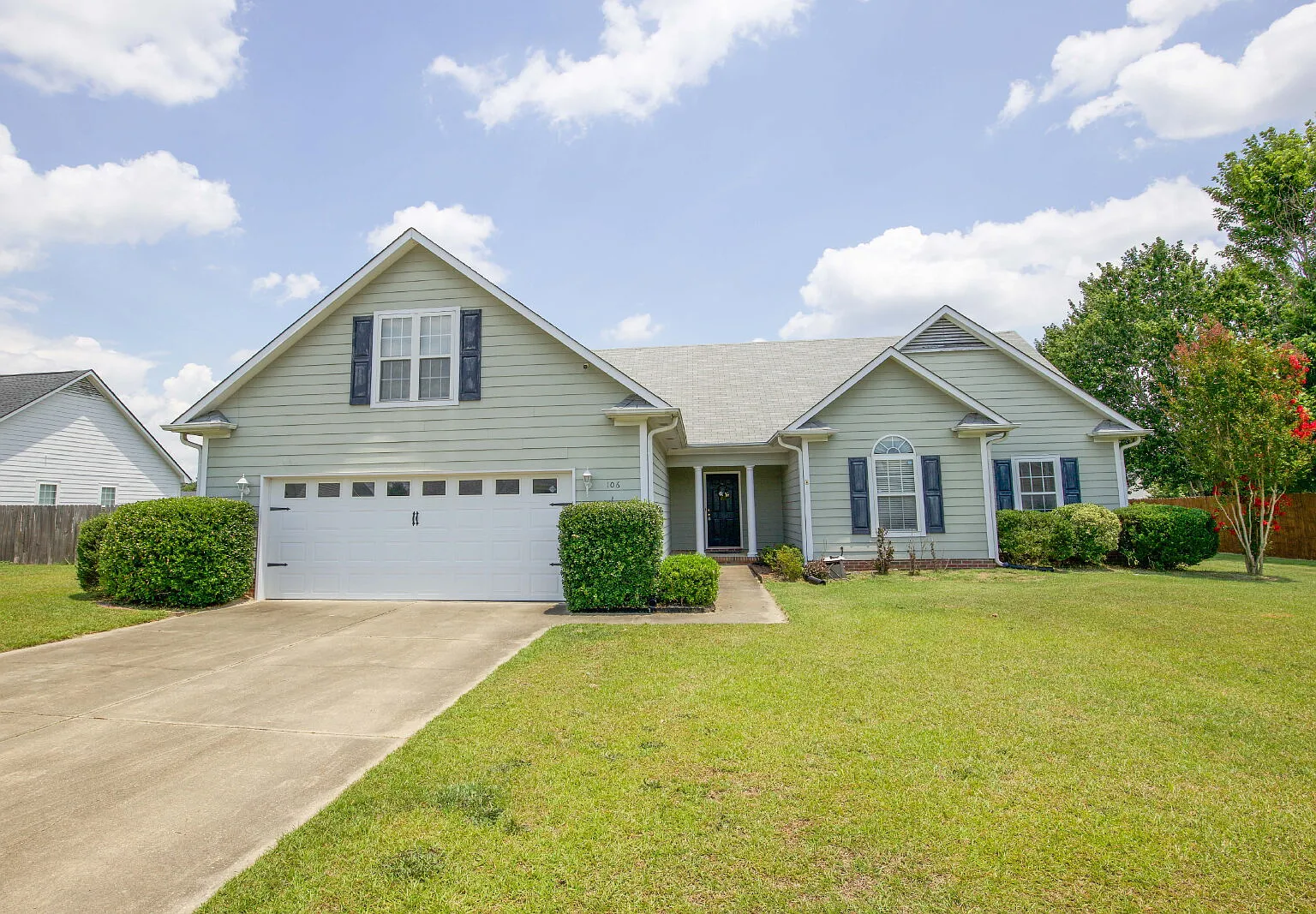 3 bed, 2.0 bath, 1901 sqft, $2,250 — Photo 1