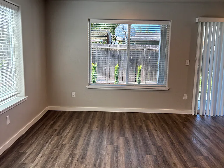 124 SW Donna Jean Way — Photo 8