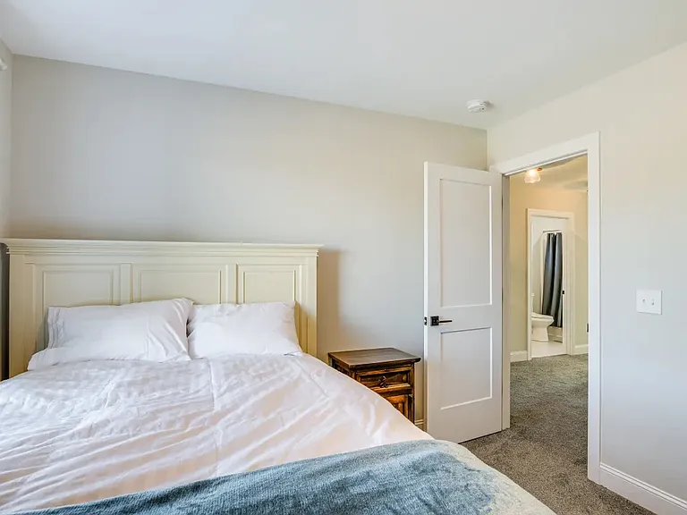 112 Park Ave — Photo 15