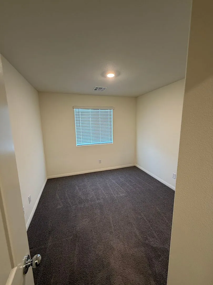 Must See Townhome in Henderson! — Photo 4