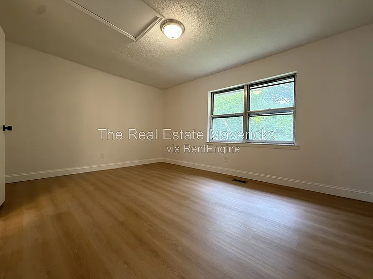 2318 Green Forest Dr #B — Photo 8