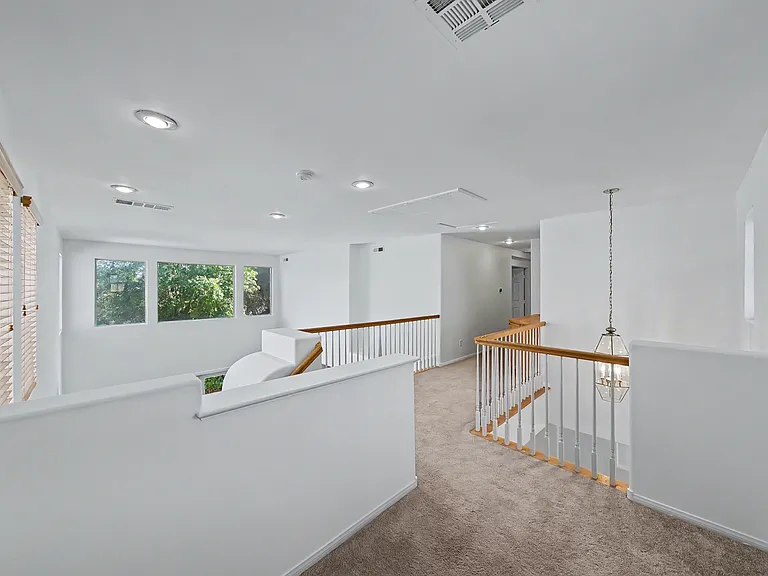 2367 Thayer Ave — Photo 22