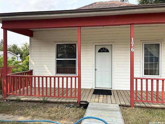 2nd image of 176 Coteau STREET W