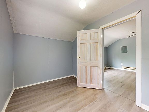 4th image of 351 Newman St #3