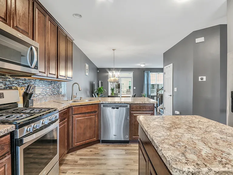 214 Lionel Dr — Photo 12